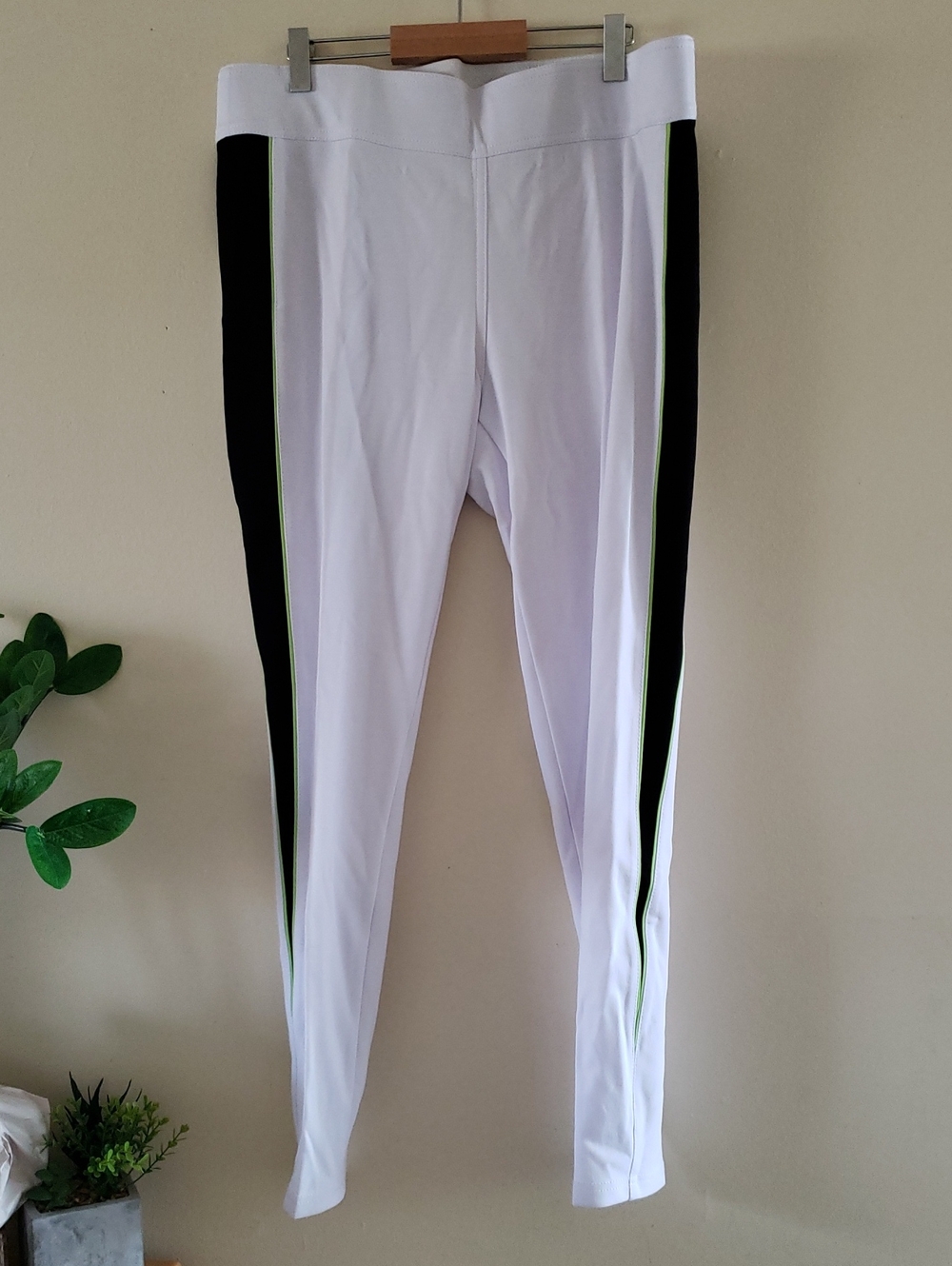 NYGARD SLIMS BNWT Legging - L ( 14 - 16) INSEAM 28"